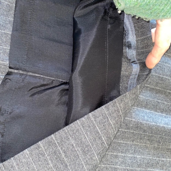 ALAIN GERARD 100% wool skirt/lined/vented - Picture 3 of 6